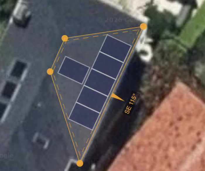 Completed roof polygon with portrait-aligned solar panels placed inside.